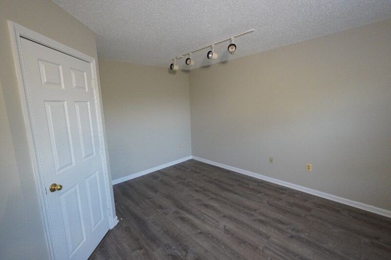 Building Photo - 7480 Catterick Ct