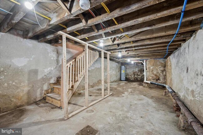 Building Photo - 2412 S Franklin St
