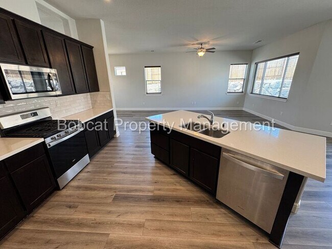 Building Photo - 925 Cranfield Ct