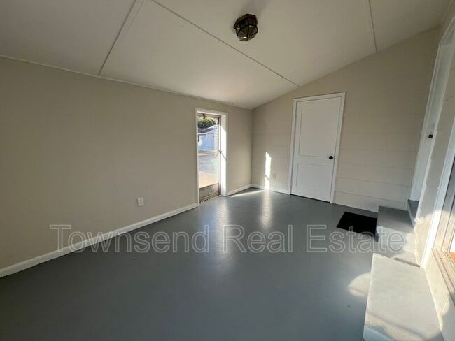 Building Photo - 5313 Hampton Rd