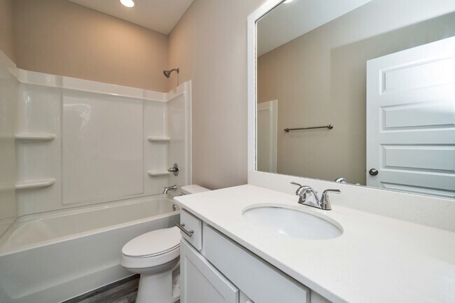 Building Photo - 5505 Blue Jay Cir