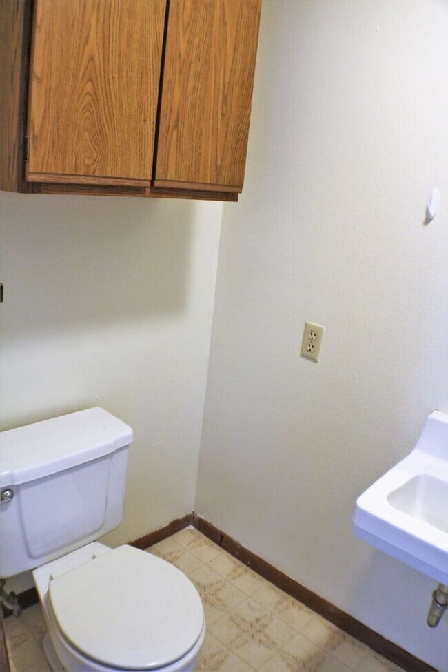 Building Photo - $1,375 | 3 Bedroom, 2.5 Bathroom Town Home...