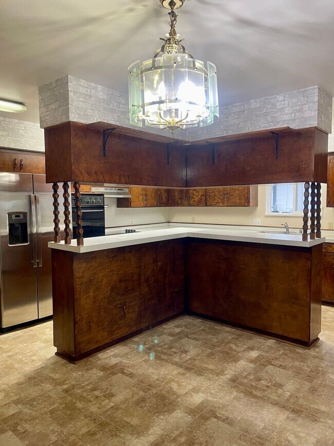 Building Photo - CHARMING 3 BED 2 BATH HOUSE WITH NEW HVAC, ROOF & LARGE FENCED BACKYARD