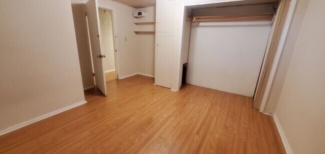 Building Photo - 3 & 4 Bedroom Units Just Steps from WWU