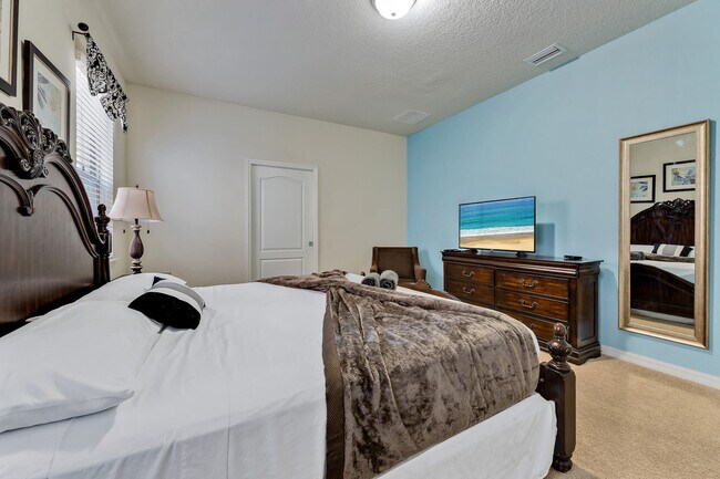 Building Photo - 8845 Rhodes St