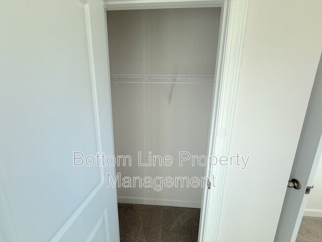 Building Photo - 8024 Hidden Spgs Trl