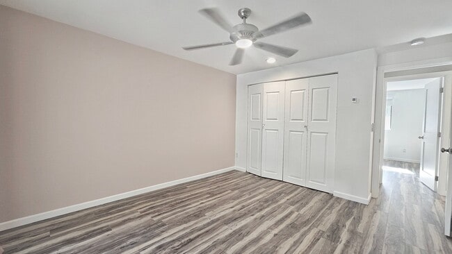 Building Photo - Modern Bellevue Townhome | Chef’s Kitchen, Dual Fireplaces & Private Patio