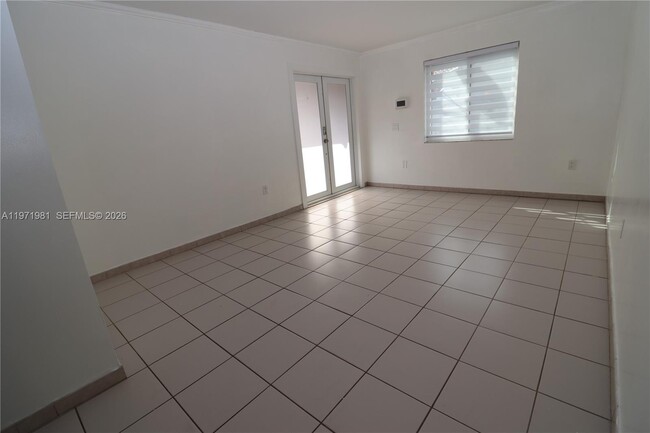 Building Photo - 230 SW 30th Ave