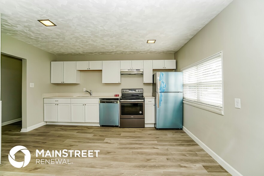 Building Photo - 3855 E Mound St