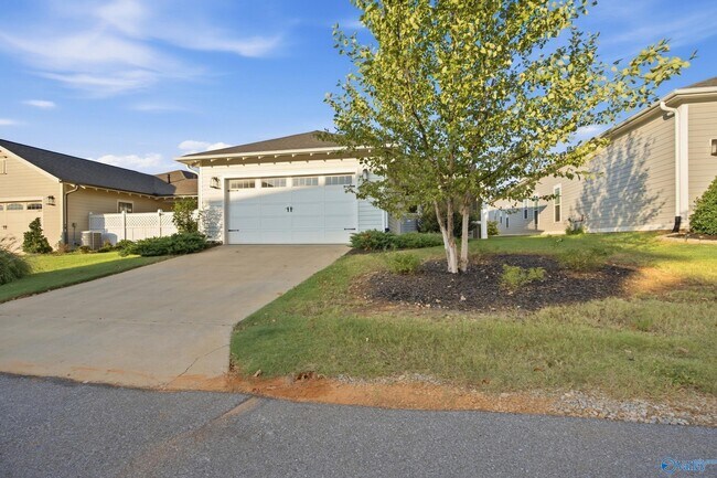 Building Photo - 240 Farmhouse Dr