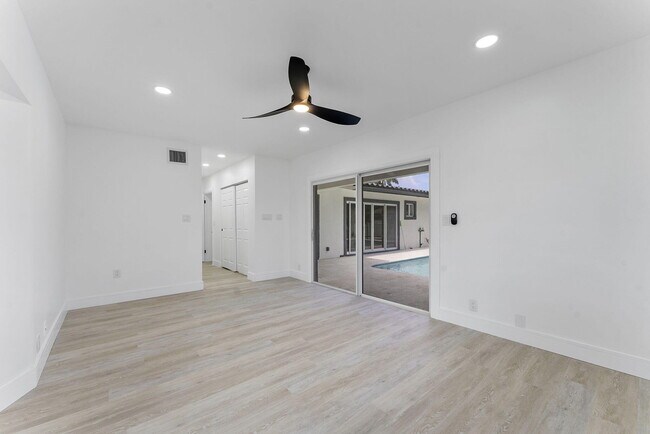Building Photo - 808 NE 72nd St