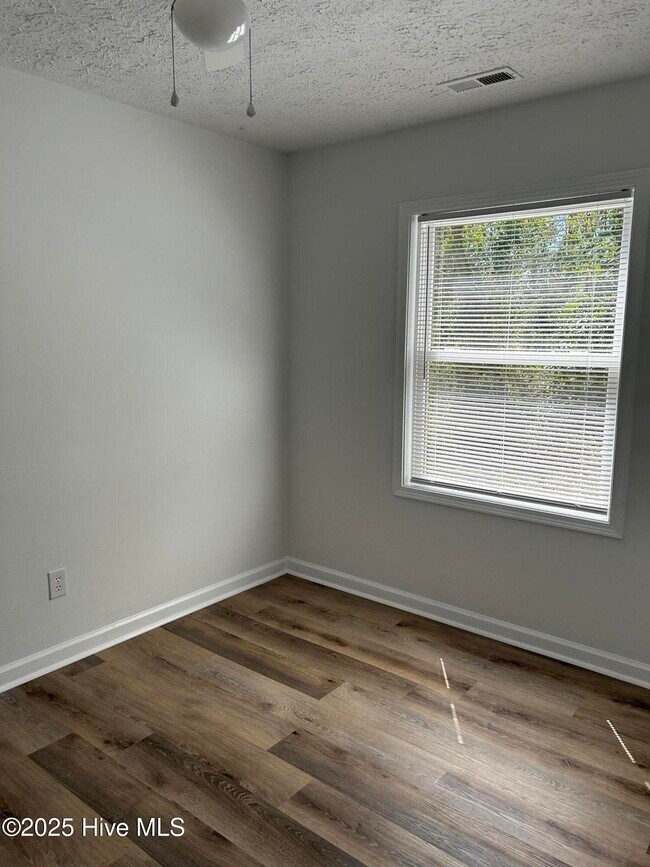 Building Photo - 153 Graystone Rd
