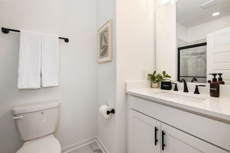 Building Photo - 1324 Van Buren Ave