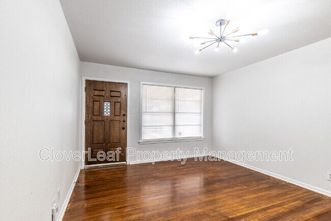 Building Photo - 832 W Merriweather St