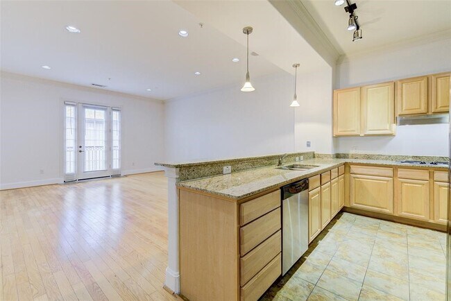 Building Photo - 7134 Mapleridge St