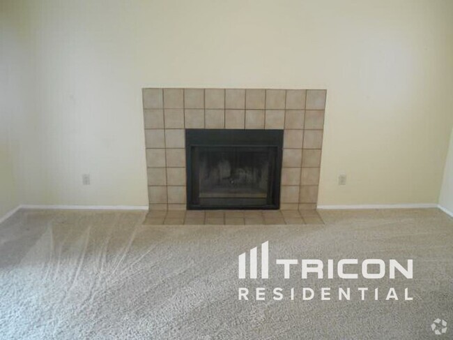 Building Photo - 13352 N 77th Ave
