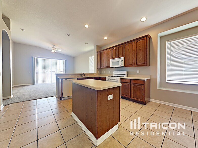 Building Photo - 5112 Clover Mist Dr