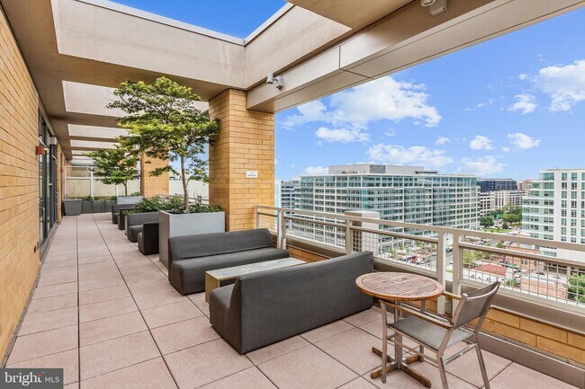 Building Photo - 440 L St NW