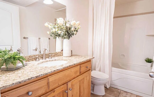 Building Photo - 1045 S 1700 W