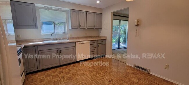 Building Photo - 6853 Duke Dr