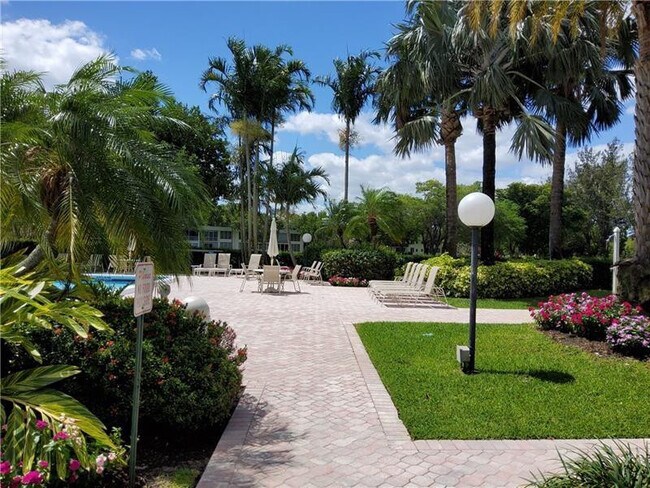 Building Photo - 3090 N Course Dr