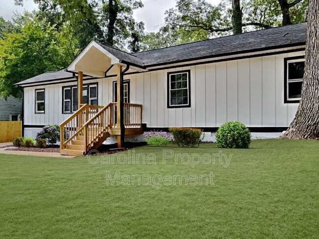 Building Photo - 2633 Brentwood Pl