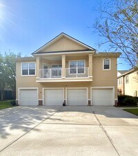 Building Photo - 3 Bed 2.5 Bath Pet Friendly End Unit Townhome in Gate Community with 2 Car Garage!