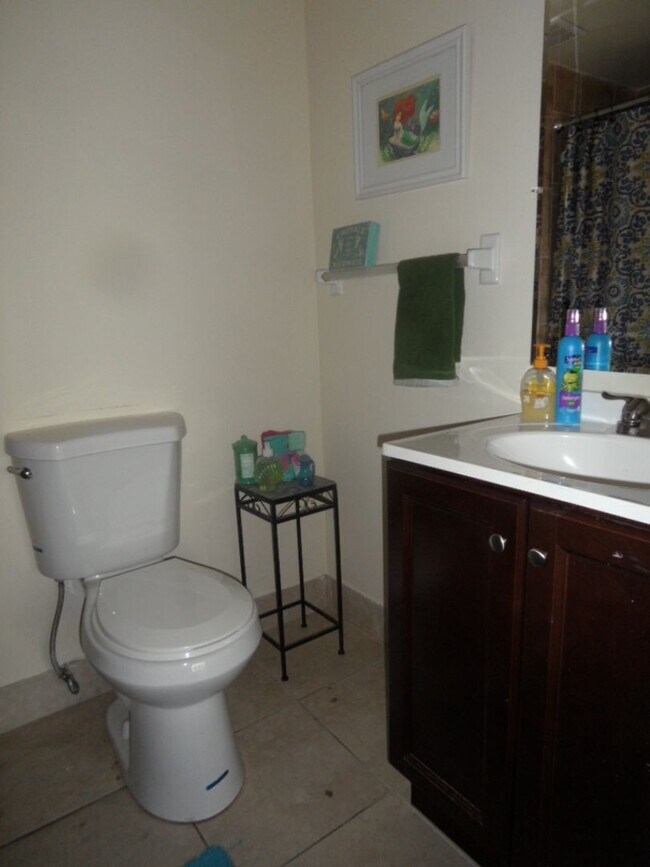 Building Photo - 3B/2B Beautiful & Spacious Townhome At Dan...