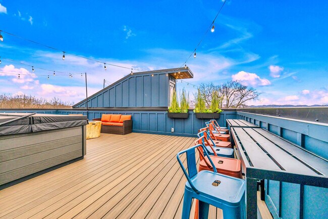 Building Photo - 554 Rosedale Ave