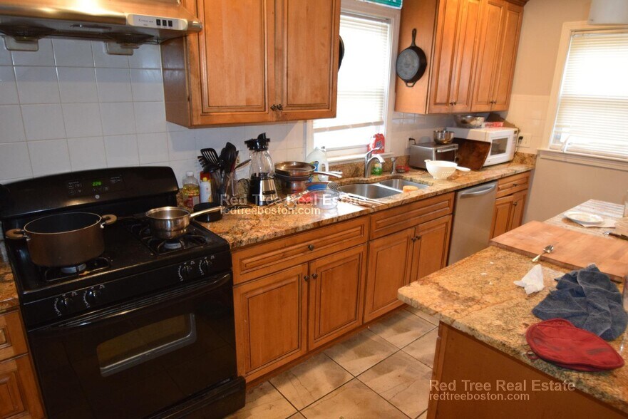 Building Photo - 34 Long Ave