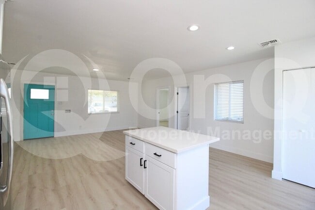 Building Photo - 4148 N 15th Ave