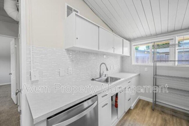 Building Photo - 13688 NW Mill Creek Dr