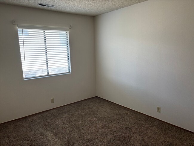 Building Photo - Townhouse in NW Reno