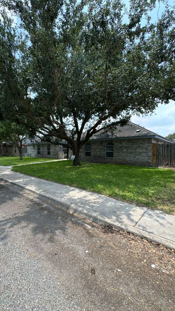 Building Photo - 1907 Bahamas Dr