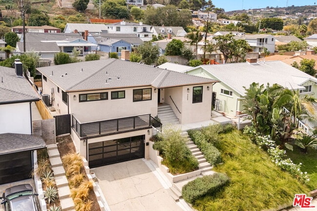 Primary Photo - 5664 Coliseum St