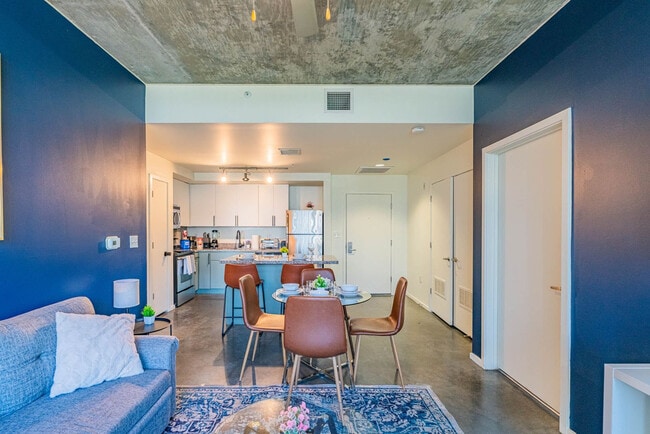 Building Photo - 333 E Roosevelt St