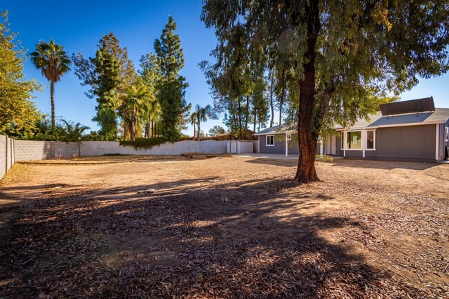 Building Photo - 232 E Leah Ln