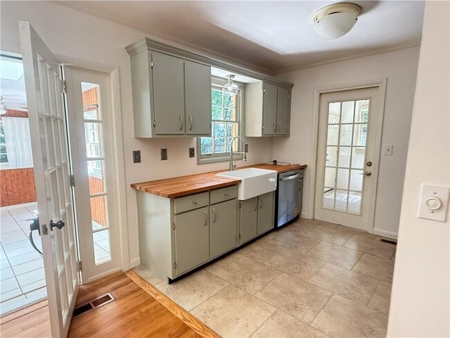 Building Photo - 1009 Verdi Way