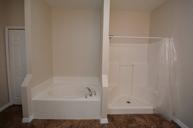 Building Photo - "Spacious 4-Bed Oasis in Palm Coast with 2...