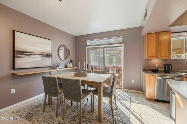 Building Photo - 3250 W Greenway Rd