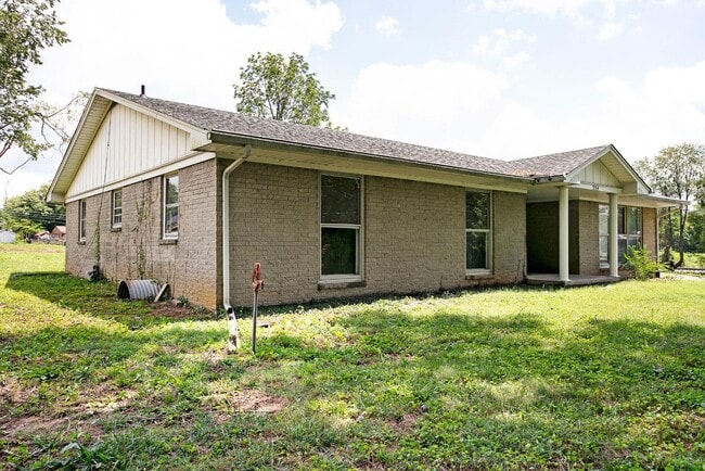 Building Photo - 554 Cox Ln
