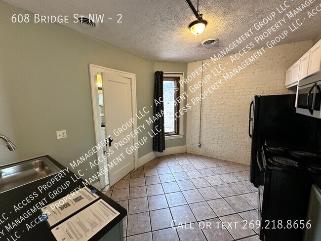 Building Photo - 608 Bridge St NW