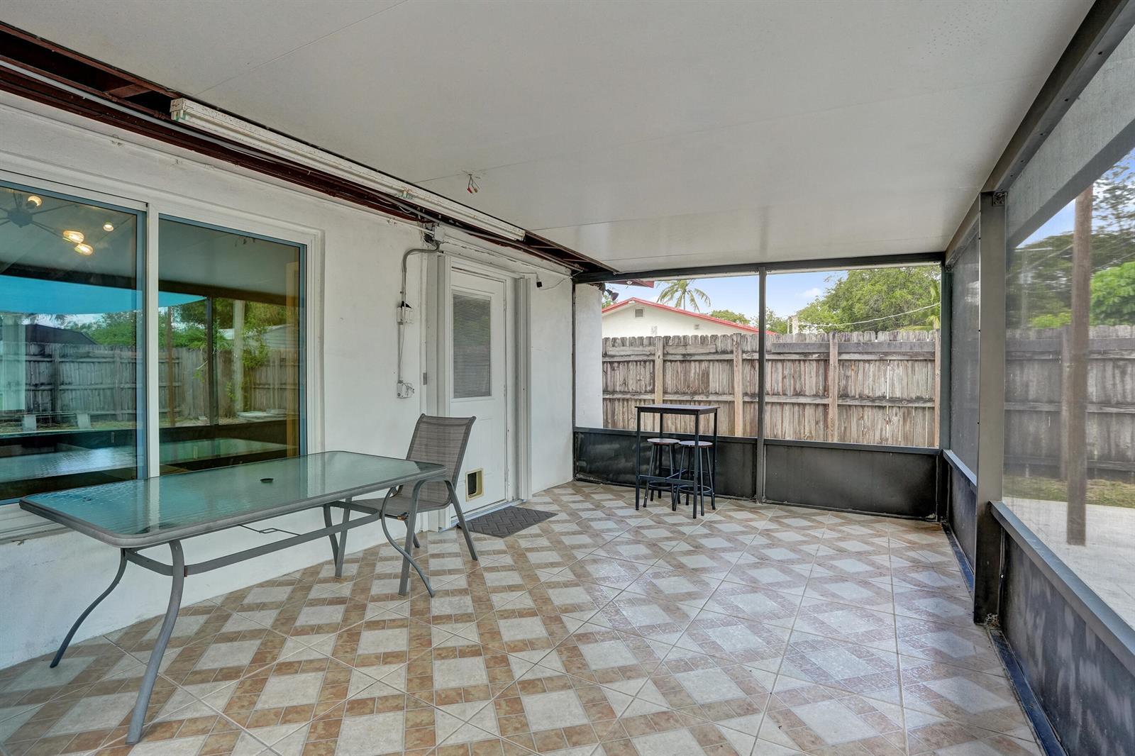 Building Photo - 4670 SW 25th Ave