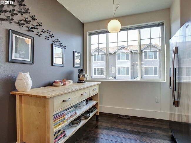 Building Photo - 2 Bedroom 2.5 Bathroom with 2 Tandem Car garage ~ Convenient Cedar Mill Location Near St. Vincent...