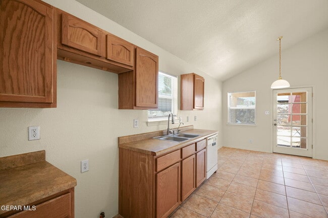 Building Photo - 4089 Tierra Bronce Dr