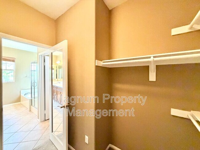 Building Photo - 28853 Sarasota Way