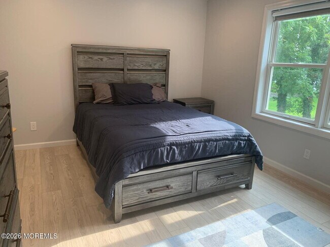 Building Photo - 988 Elizabeth Terrace