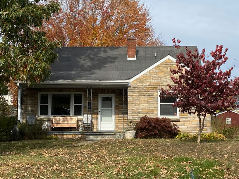 Primary Photo - 1023 Forest Hills Ave