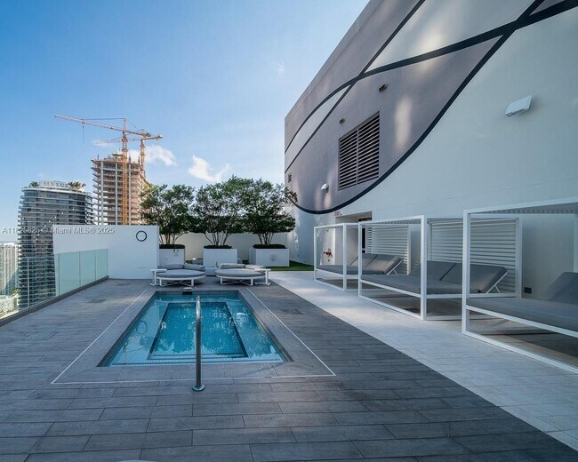 Building Photo - 1010 Brickell Ave
