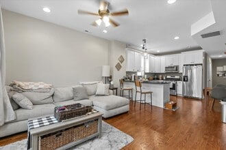 Building Photo - 2418 W Medill Ave